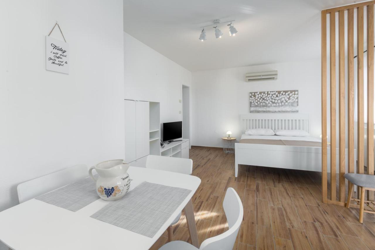 Apartmani Martincic Novigrad  Екстер'єр фото