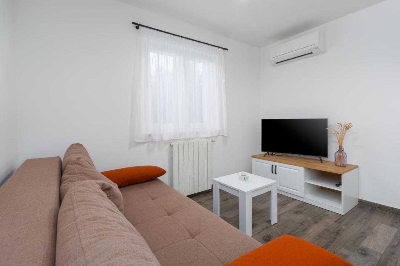 Apartmani Martincic Novigrad  Екстер'єр фото